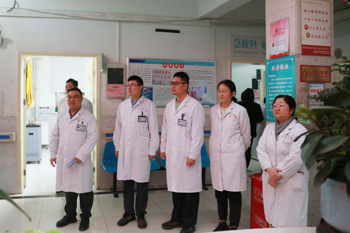 关节外科崔存宝医生、心外科滕熙龙医生、消化<a href=https://www.qlhyyy.cn/neikexiangguan/ target=_blank class=infotextkey>内科</a>庄晓媛医生，创伤外科王学光医生、<a href=https://www.qlhyyy.cn/yanke/ target=_blank class=infotextkey>眼科</a>郑敏医生也参加了此次活动