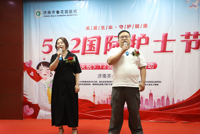 崔箫麟、王静给大家带来歌曲《世界赠予我的》