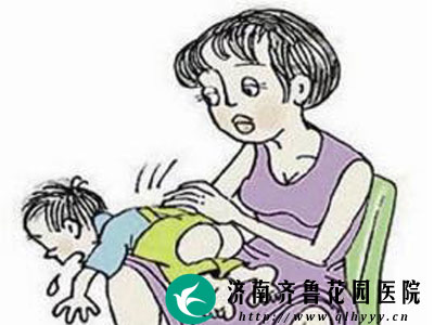 婴儿呛奶不能自主呼吸怎么急救